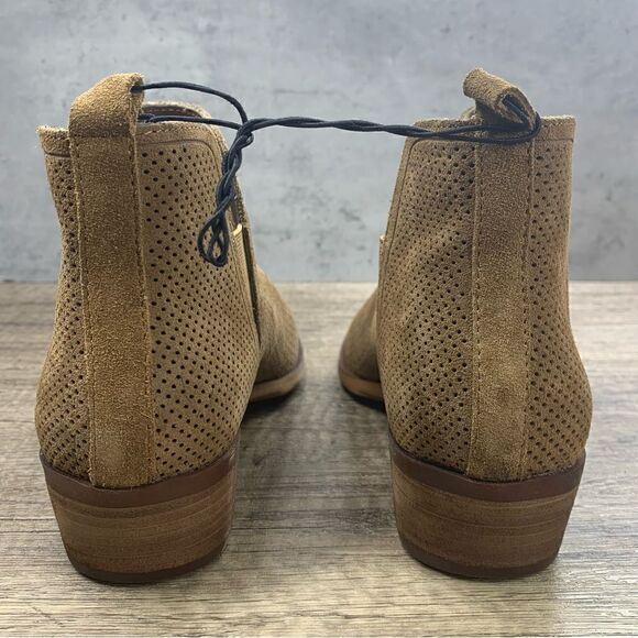 Kensie~Women’s~”Glynda”~Desert Sand Perforated Suede Ankle Booties~Size 8M - Picture 4 of 9